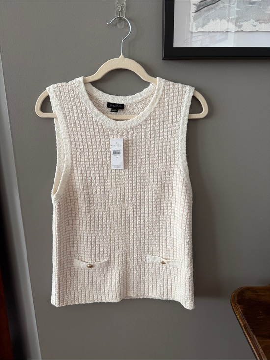 Ann Taylor Sweaters - NWT. Ann Taylor Cream Waffle-Knit Sleeveless Crew Sweater with Pockets. Size M
